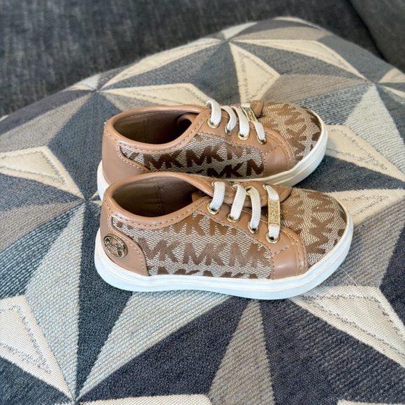 Michael Kors Shoes Little kid 5 Castella Low Top Unisex Sneakers Tan/Brown Logo - Picture 4 of 11